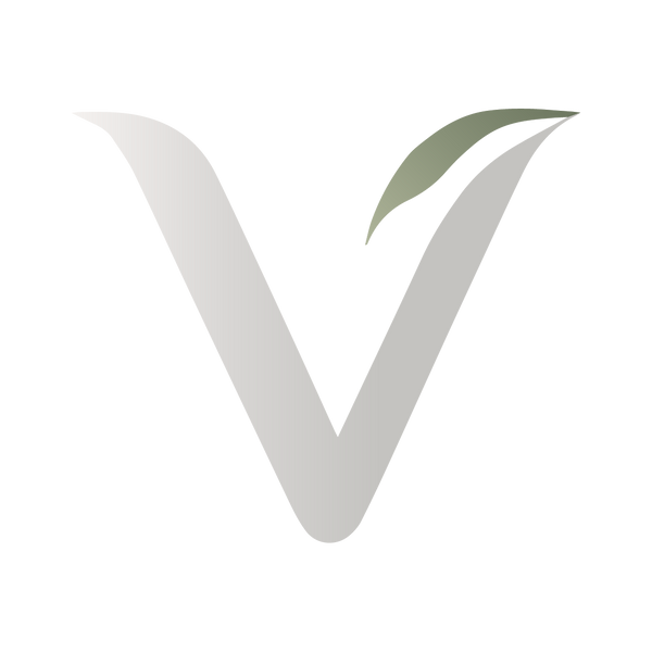 Isotipo de la marca Voria en color blanco con degradado verde olivo en su hoja